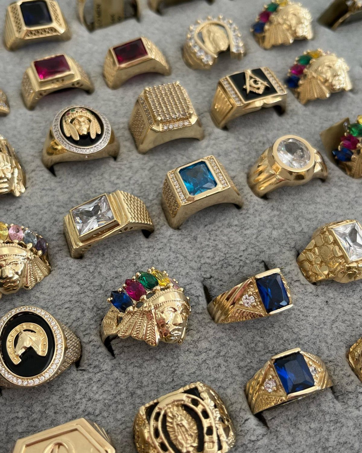 6 Cali Gold Rings for Hearts, Chunky Bands and Twisted Styles 2 Various gold rings with gemstones and character faces on a grey background